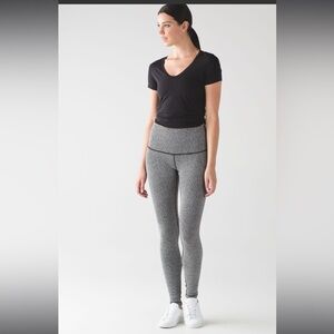 Like new- Lululemon- Sz 10- Full Length- Black & White Houndstooth Knit Leggings